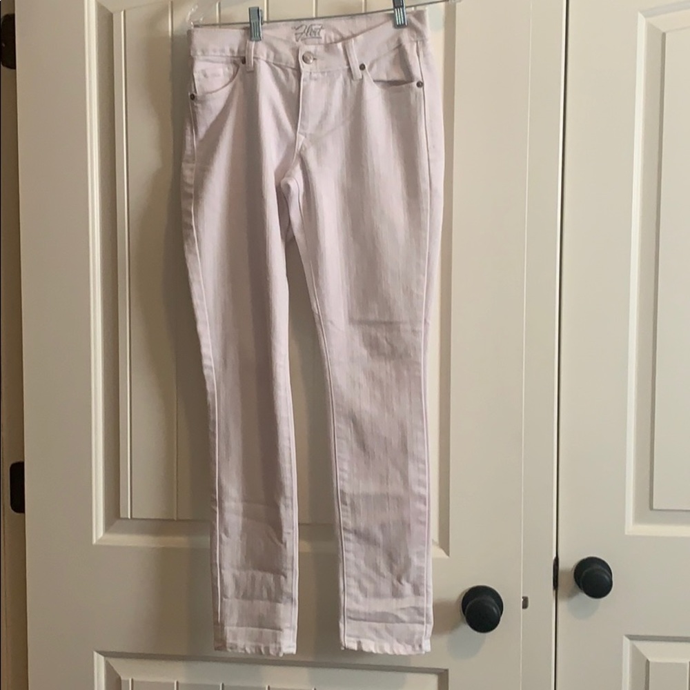 White skinny jeans